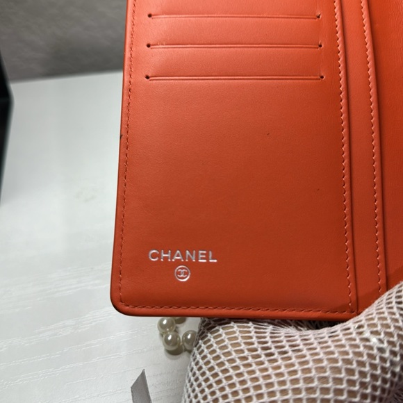 Authentic 🌸Chanel 🌸Orange Patent Leather wallet - Picture 5 of 17